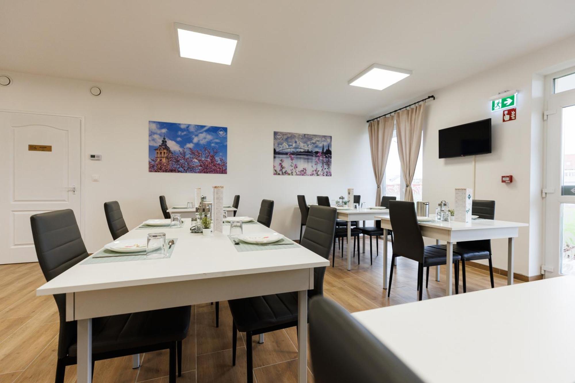 Safari Hotel Szeged Buitenkant foto