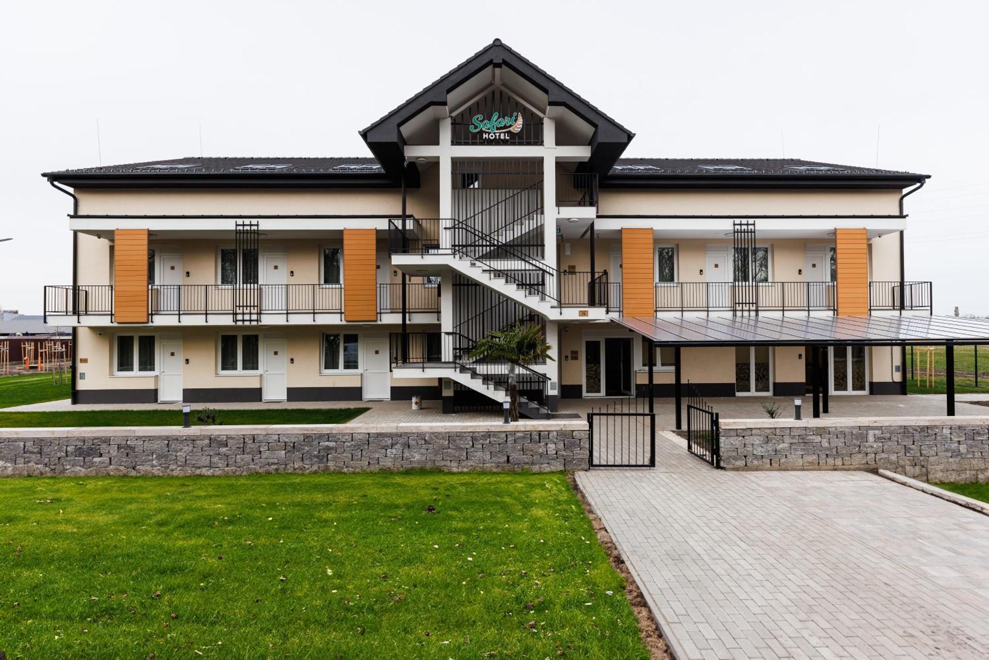 Safari Hotel Szeged Buitenkant foto