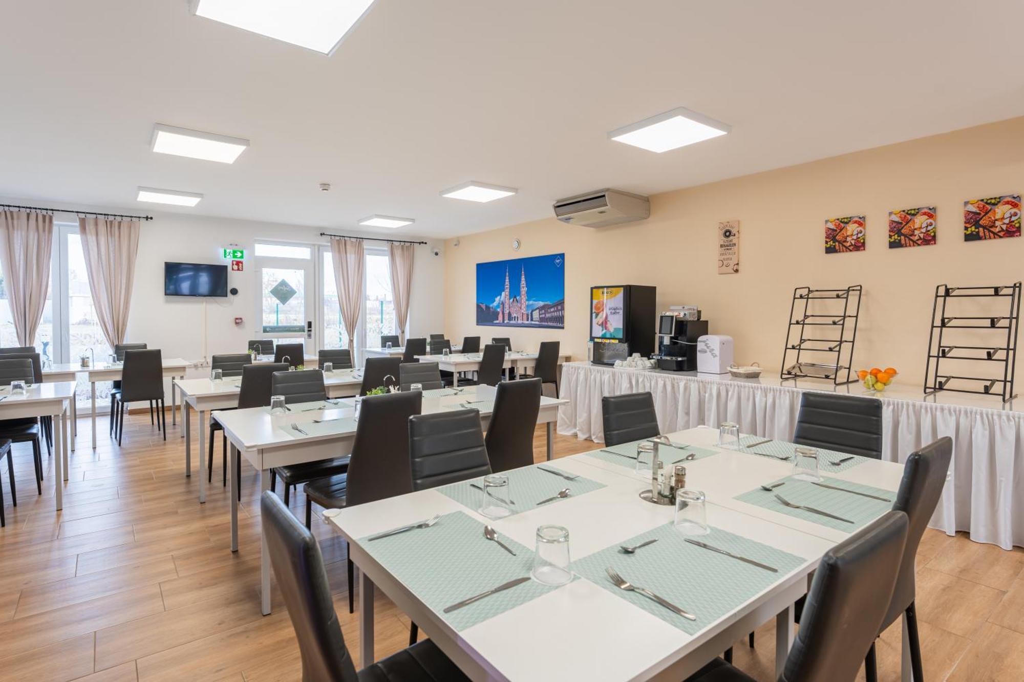 Safari Hotel Szeged Buitenkant foto